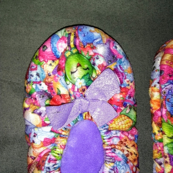 ⭐buy 2 get 1 free⭐ Shopkins slip proof slippers - Picture 2 of 3